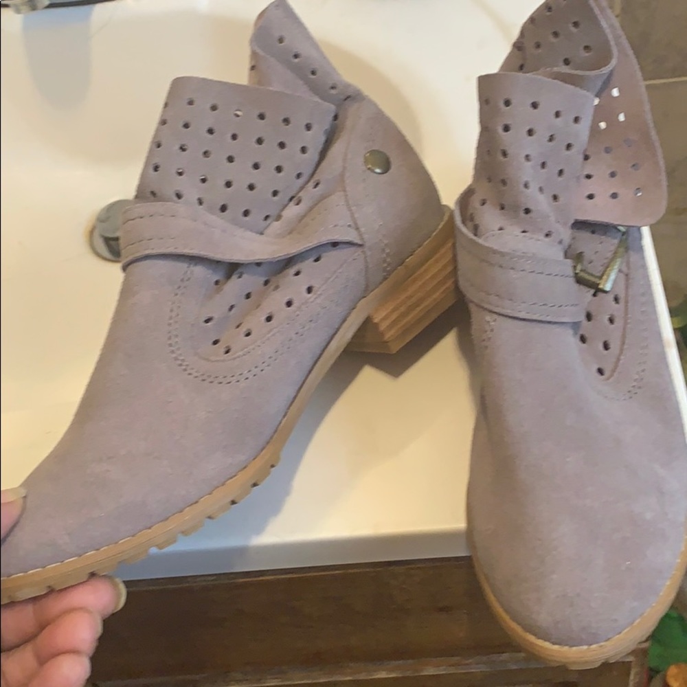 Restricted booties - Picture 2 of 8